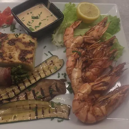 بيت ريفي Le Relais De Monti مينتون