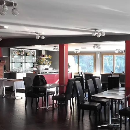 Le Relais De Monti 2* Ментона